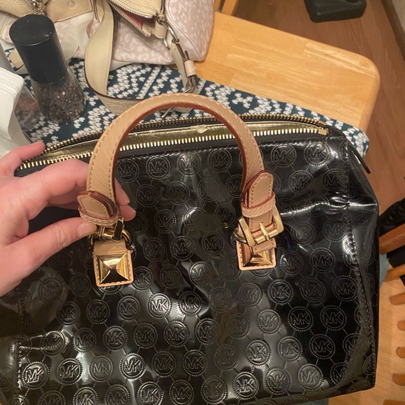 Michael Kors barrel bag. Great condition. - Picture 3 of 6